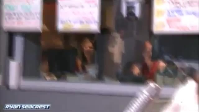 Demi Lovato\'s Interview with Ryan Seacrest -Skyscraper premier [Full] 2585