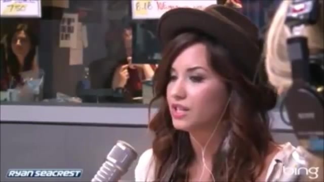 Demi Lovato\'s Interview with Ryan Seacrest -Skyscraper premier [Full] 0913