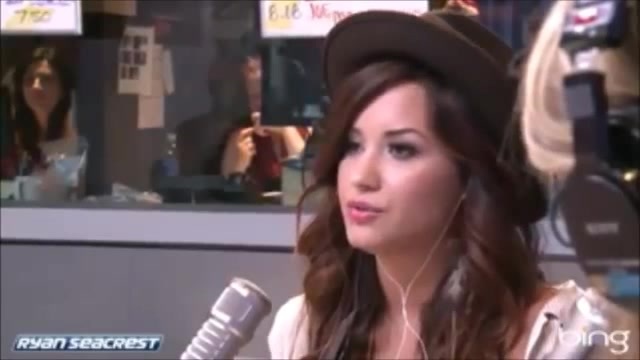 Demi Lovato\'s Interview with Ryan Seacrest -Skyscraper premier [Full] 0914