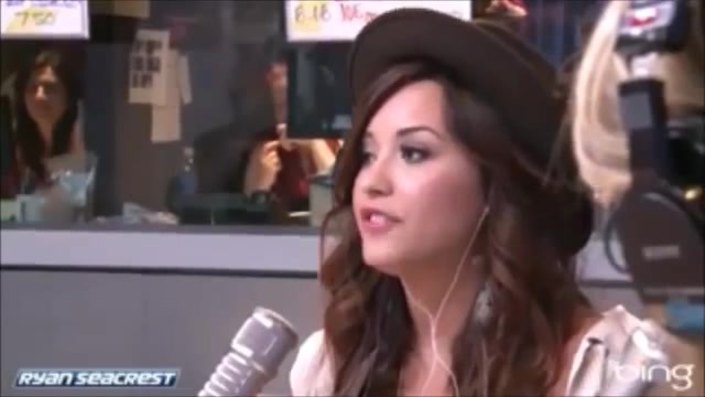 Demi Lovato\'s Interview with Ryan Seacrest -Skyscraper premier [Full] 0918