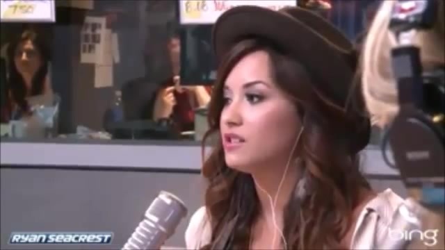 Demi Lovato\'s Interview with Ryan Seacrest -Skyscraper premier [Full] 0920