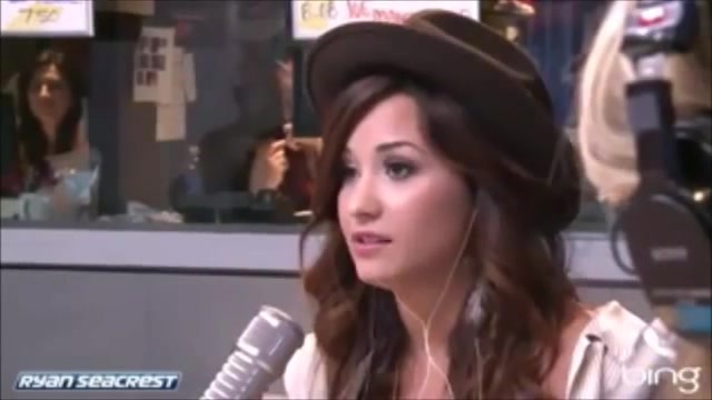 Demi Lovato\'s Interview with Ryan Seacrest -Skyscraper premier [Full] 0929