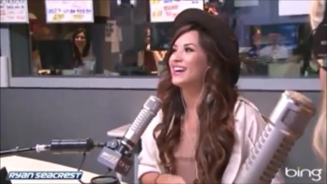 Demi Lovato\'s Interview with Ryan Seacrest -Skyscraper premier [Full] 2172