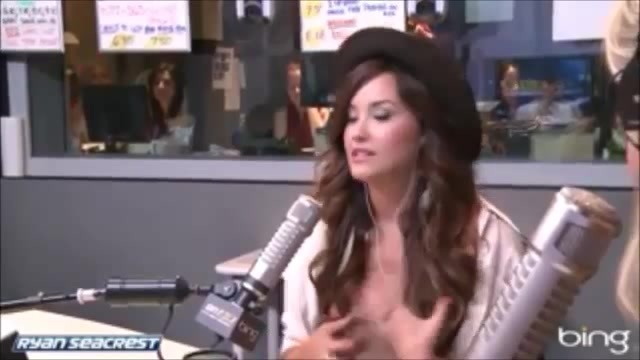 Demi Lovato\'s Interview with Ryan Seacrest -Skyscraper premier [Full] 2192