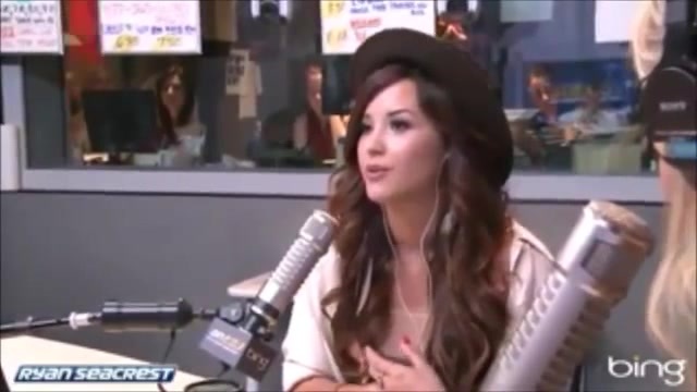 Demi Lovato\'s Interview with Ryan Seacrest -Skyscraper premier [Full] 2201