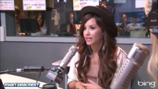 Demi Lovato\'s Interview with Ryan Seacrest -Skyscraper premier [Full] 2204