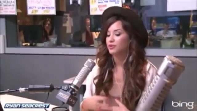 Demi Lovato\'s Interview with Ryan Seacrest -Skyscraper premier [Full] 2209