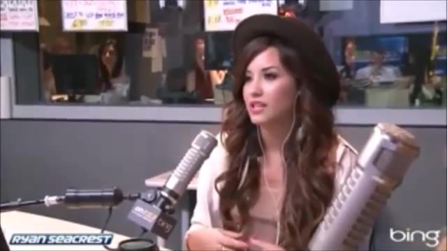 Demi Lovato\'s Interview with Ryan Seacrest -Skyscraper premier [Full] 2210