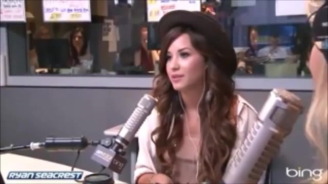 Demi Lovato\'s Interview with Ryan Seacrest -Skyscraper premier [Full] 2214