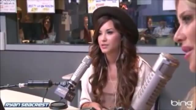 Demi Lovato\'s Interview with Ryan Seacrest -Skyscraper premier [Full] 2216