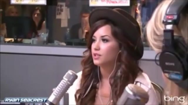 Demi Lovato\'s Interview with Ryan Seacrest -Skyscraper premier [Full] 1423 - Demilu Interview with Ryan Seacrest -Skyscraper premier Part oo2