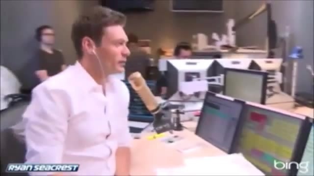 Demi Lovato\'s Interview with Ryan Seacrest -Skyscraper premier [Full] 2222