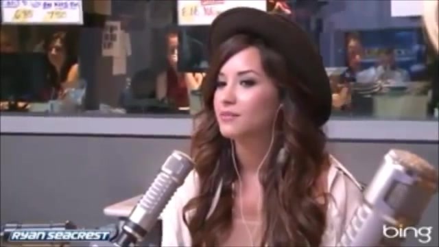 Demi Lovato\'s Interview with Ryan Seacrest -Skyscraper premier [Full] 2248