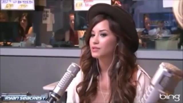 Demi Lovato\'s Interview with Ryan Seacrest -Skyscraper premier [Full] 2250