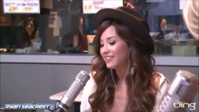 Demi Lovato\'s Interview with Ryan Seacrest -Skyscraper premier [Full] 2264