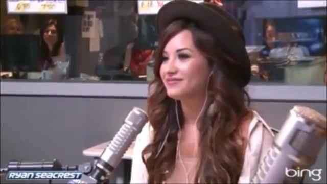 Demi Lovato\'s Interview with Ryan Seacrest -Skyscraper premier [Full] 2293