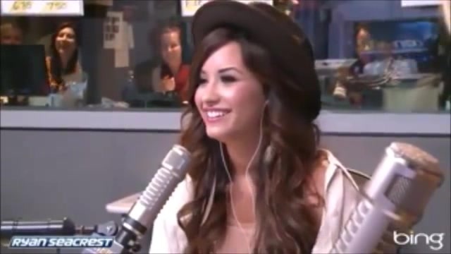 Demi Lovato\'s Interview with Ryan Seacrest -Skyscraper premier [Full] 2306