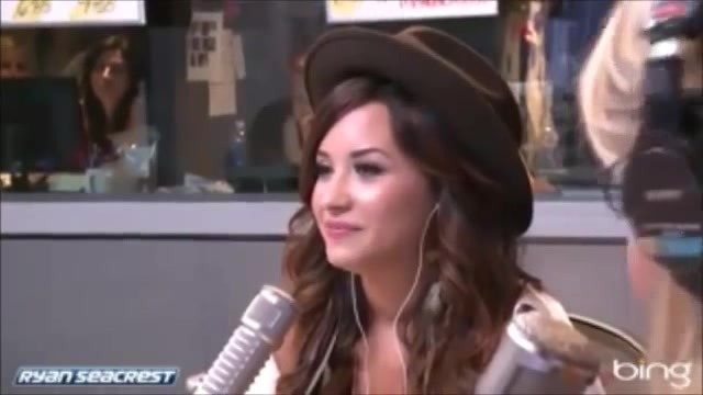 Demi Lovato\'s Interview with Ryan Seacrest -Skyscraper premier [Full] 1914