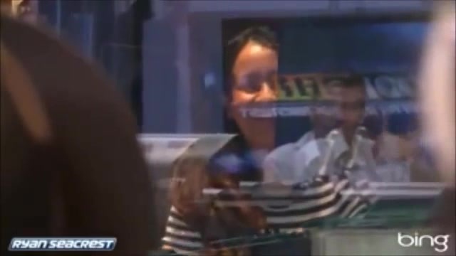 Demi Lovato\'s Interview with Ryan Seacrest -Skyscraper premier [Full] 2315