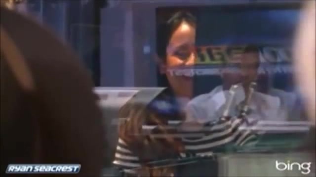 Demi Lovato\'s Interview with Ryan Seacrest -Skyscraper premier [Full] 2316