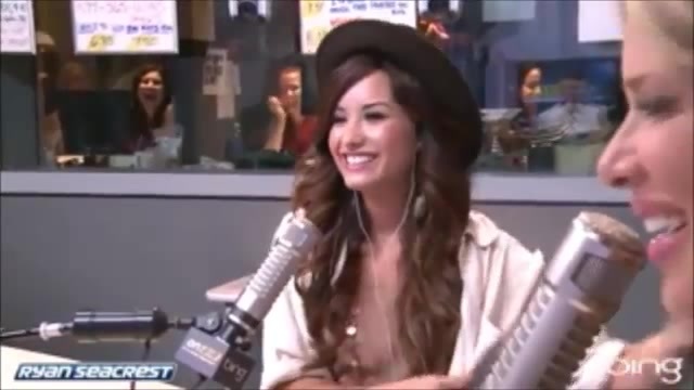 Demi Lovato\'s Interview with Ryan Seacrest -Skyscraper premier [Full] 2335