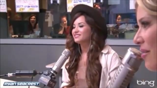 Demi Lovato\'s Interview with Ryan Seacrest -Skyscraper premier [Full] 2338