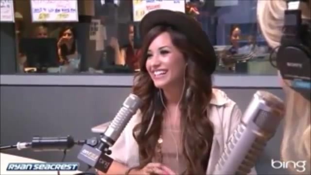 Demi Lovato\'s Interview with Ryan Seacrest -Skyscraper premier [Full] 2346