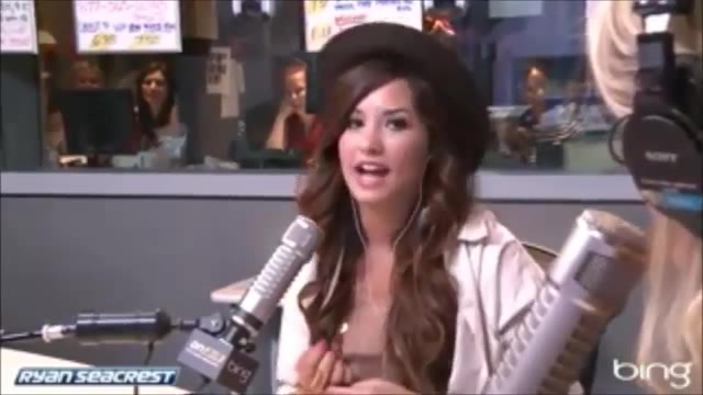 Demi Lovato\'s Interview with Ryan Seacrest -Skyscraper premier [Full] 2353