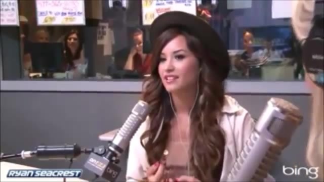 Demi Lovato\'s Interview with Ryan Seacrest -Skyscraper premier [Full] 2359