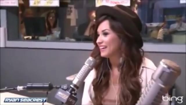 Demi Lovato\'s Interview with Ryan Seacrest -Skyscraper premier [Full] 2000