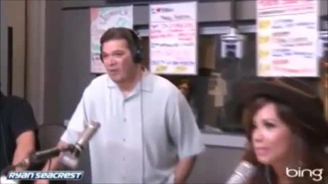 Demi Lovato\'s Interview with Ryan Seacrest -Skyscraper premier [Full] 2910