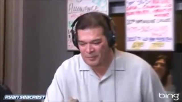 Demi Lovato\'s Interview with Ryan Seacrest -Skyscraper premier [Full] 2913