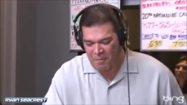 Demi Lovato\'s Interview with Ryan Seacrest -Skyscraper premier [Full] 2914