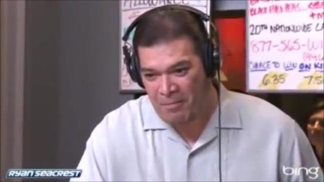 Demi Lovato\'s Interview with Ryan Seacrest -Skyscraper premier [Full] 2915