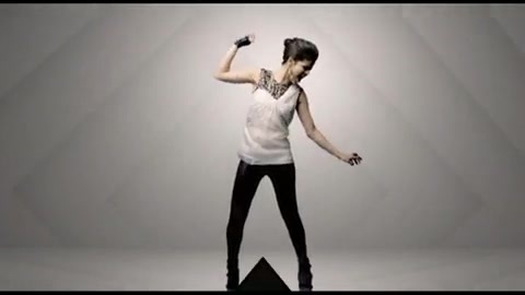 Selena Gomez & The Scene - Naturally 370