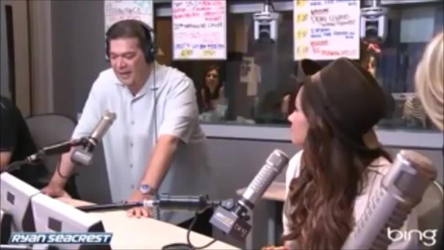 Demi Lovato\'s Interview with Ryan Seacrest -Skyscraper premier [Full] 3012