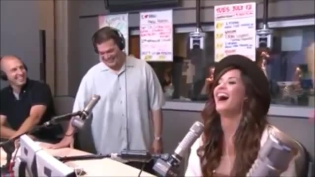 Demi Lovato\'s Interview with Ryan Seacrest -Skyscraper premier [Full] 3153