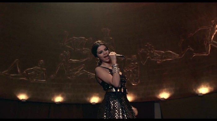 Selena Gomez & The Scene - Round & Round 059
