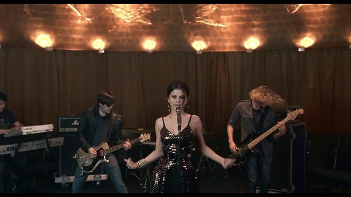 Selena Gomez & The Scene - Round & Round 074