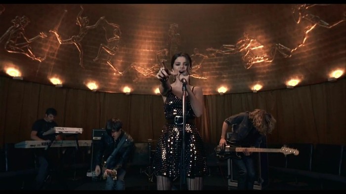 Selena Gomez & The Scene - Round & Round 103