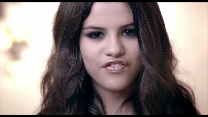 Selena Gomez & The Scene - Round & Round 124