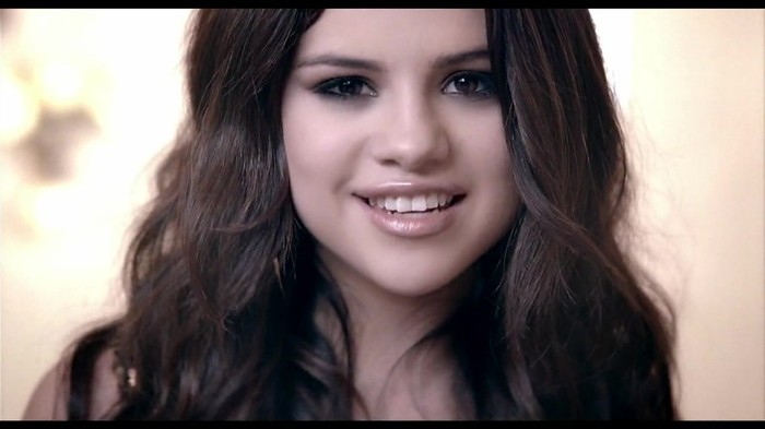 Selena Gomez & The Scene - Round & Round 126