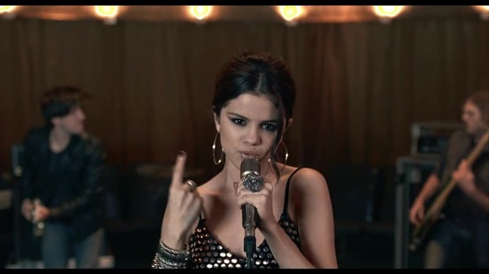 Selena Gomez & The Scene - Round & Round 172