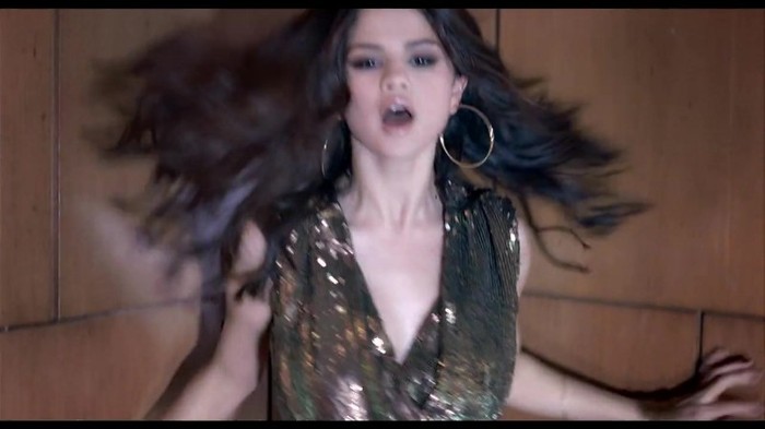 Selena Gomez & The Scene - Round & Round 176