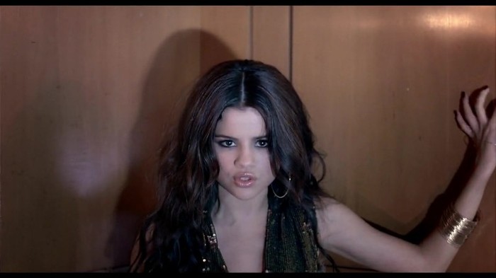 Selena Gomez & The Scene - Round & Round 179