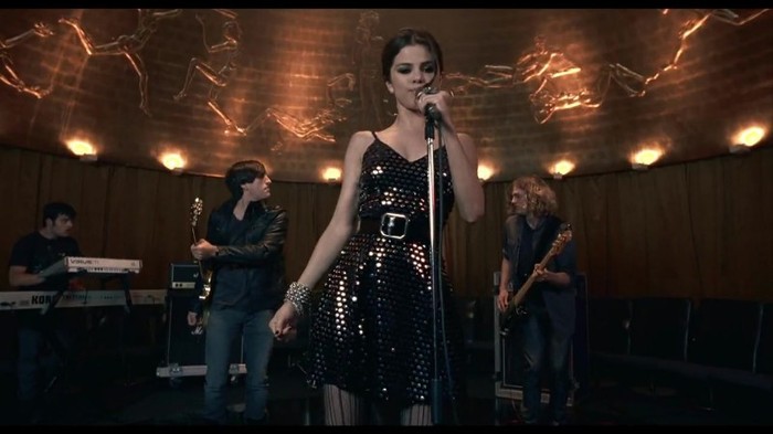 Selena Gomez & The Scene - Round & Round 204