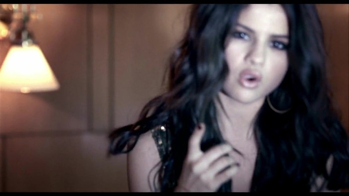 Selena Gomez & The Scene - Round & Round 295