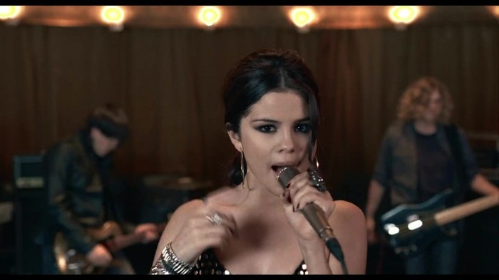 Selena Gomez & The Scene - Round & Round 303