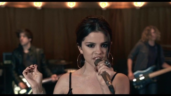 Selena Gomez & The Scene - Round & Round 304