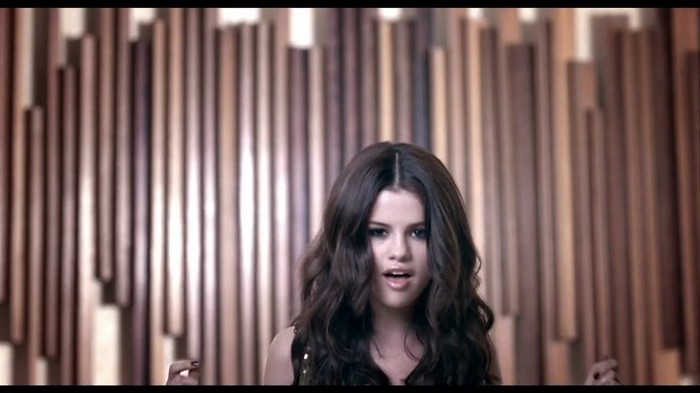 Selena Gomez & The Scene - Round & Round 314